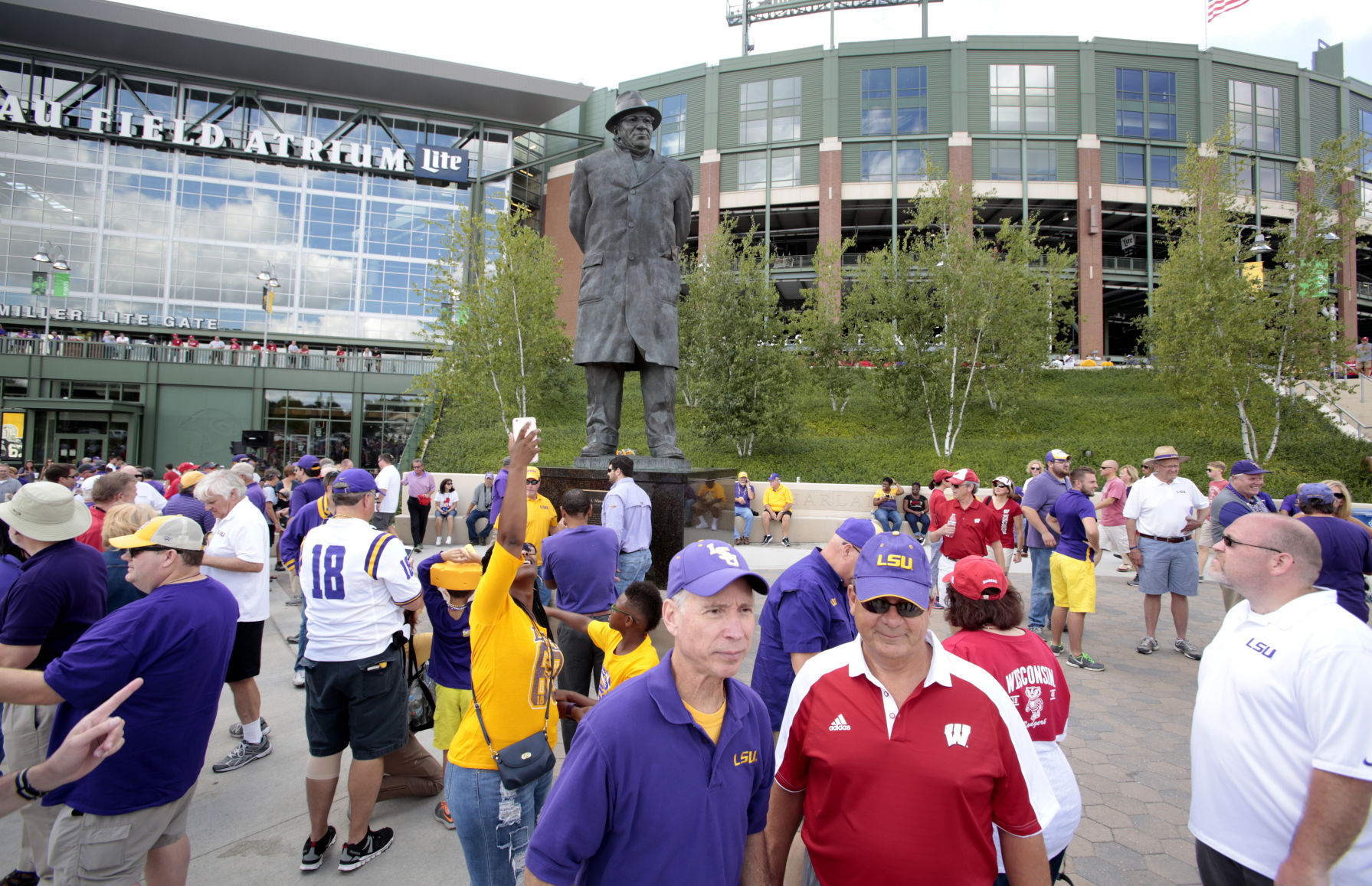 UW and LSU at Lambeau